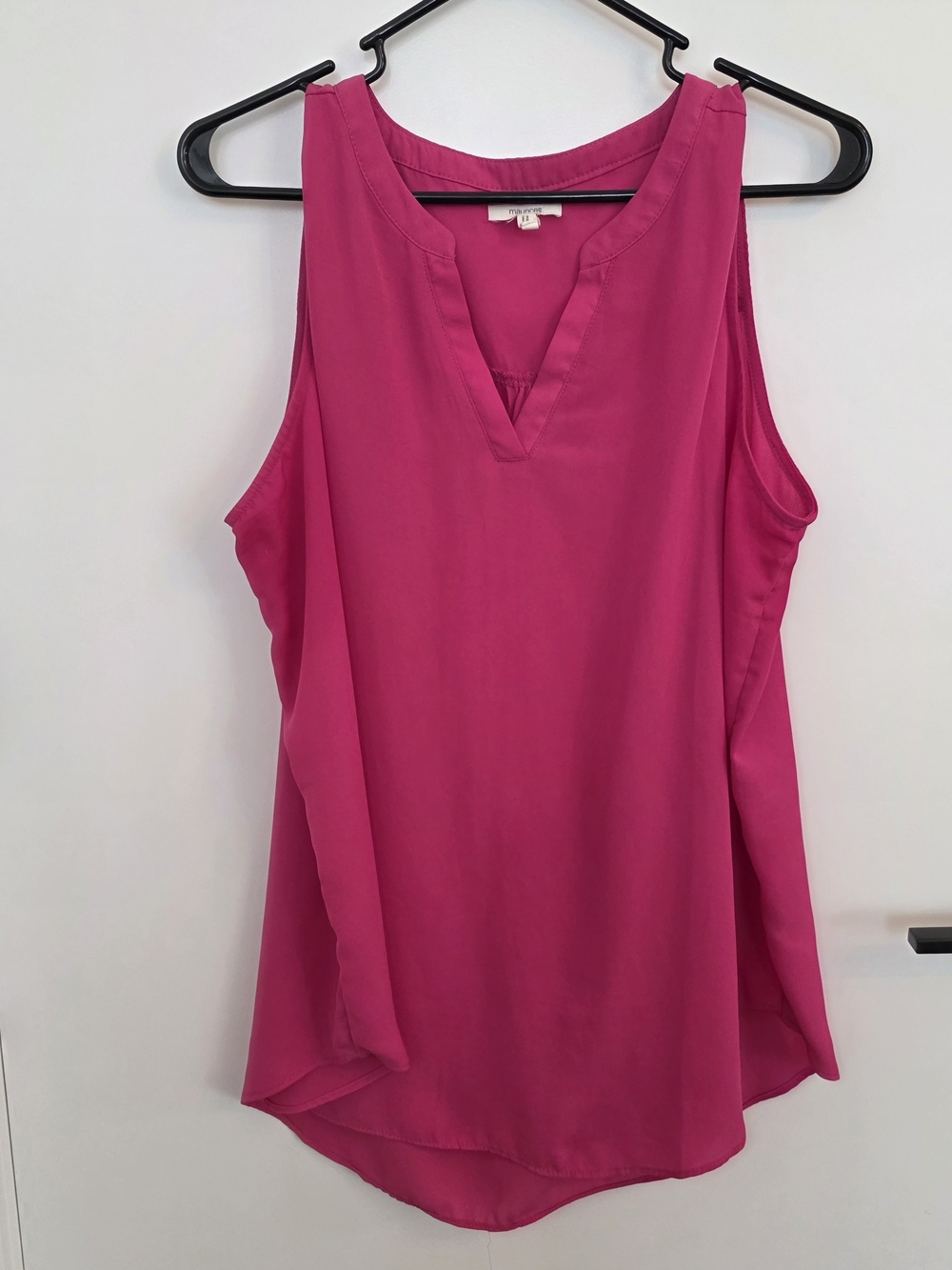 Sleeveless V-Neck Shell Top - Pink